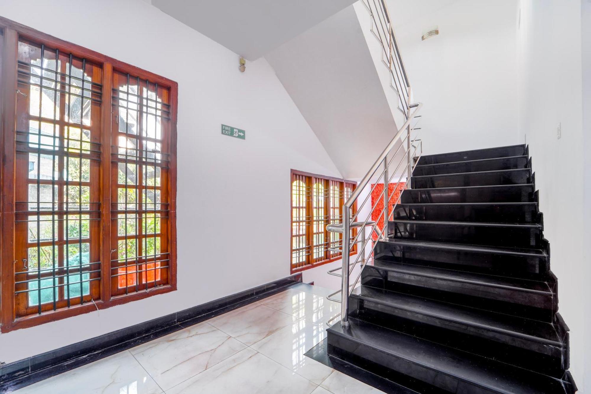 Super Townhouse City Center Ernakulam Kochi المظهر الخارجي الصورة